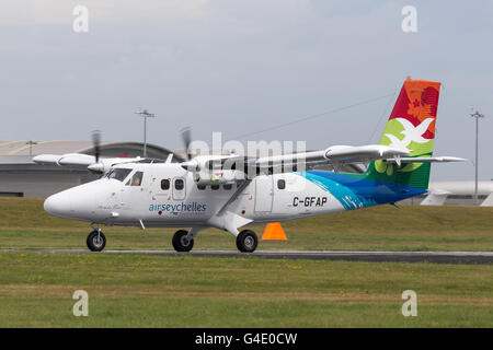 turboprop twin otter airplane engine spinning propeller Stock Photo - Alamy
