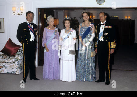 (l-r) Prince Henrik, Queen Ingrid, Queen Elizabeth II, Queen Margrethe of Denmark and Prince Philip, Duke of Edinburgh on board the Royal yacht Britannia where the British State visitors gave a banquet for their Danish hosts Stock Photo