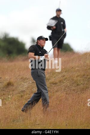 Golf - 2011 Barclays Scottish Open - Day Two - Castle Stuart Golf Links. USA's Phil Mickelson plays out of the rough during Day Two of the Barclays Scottish Open, at Castle Stuart Golf Links, Inverness. Stock Photo