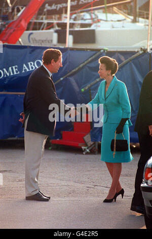 PA NEWS PHOTO 6/8/98 PRINCESS ANNE, THE PRINCESS ROYAL IN COWES PRESENTING AWARDS AT THE ANNUAL SAILING REGATTA. Stock Photo