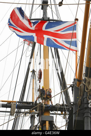 Engineers remove the yard arms from the foremast Admiral Lord Nelson's flagship, HMS Victory, at the Royal Navy Dockyard in Portsmouth, during her most extensive restoration project since she was repaired following the Battle of Trafalgar in 1805. Stock Photo