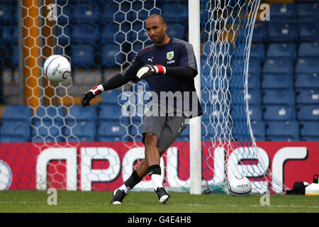 Soccer - Pre Season Friendly - Bury v Burnley - Gigg Lane. Burnley goalkeeper Lee Grant Stock Photo