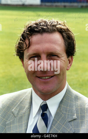 PA NEWS PHOTO 25/8/98 PETER JACKSON, MANAGER OF HUDDERSFIELD TOWN FOOTBALL CLUB. Stock Photo