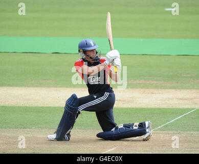 Cricket - Natwest Women's Quadrangular Twenty20 - England v Australia - Lord's. England's Katherine Brunt Stock Photo