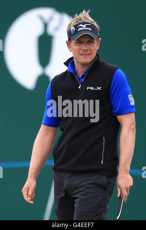 Golf - The Open Championship 2011 - Preview Day Two - Royal St George's. England's Luke Donald signs on preview day two Stock Photo