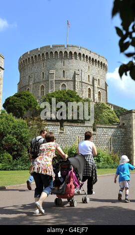 Round tower windsor castle hi-res stock photography and images - Alamy
