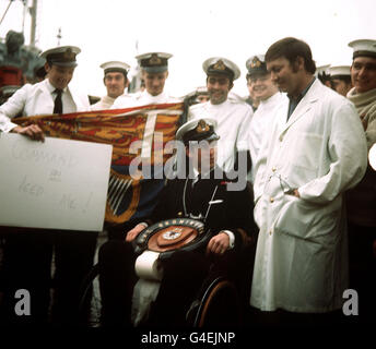 PA NEWS 15/12/76  PRINCE CHARLES AS HE RELINQUISHED COMMAND OF THE MINEHUNTER HMS BRONINGTON AT ROSYTH, SCOTLAND AT THE END OF HIS SERVICE IN THE ROYAL NAVY Stock Photo