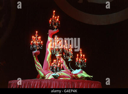 PA NEWS PHOTO 8/10/98 THE CHINESE STATE CIRCUS OF SHANDONG IS IN LONDON TO CELEBRATE WALT DISNEY PICTURE'S 36TH ANIMATED FEATURE FILM 'MULAN' INSPIRED BY THE ANCIENT CHINESE LEGEND OF FA MULAN. Stock Photo