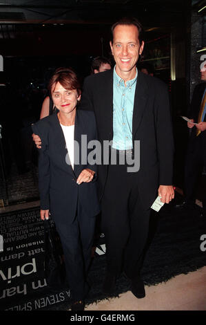 RICHARD E. GRANT AND HIS WIFE JOAN AT THE UK PREMIERE OF STEVEN SPIELBERG'S LATEST FILM 'SAVING PRIVATE RYAN' AT THE EMPIRE IN LONDON'S LEICESTER SQUARE.
