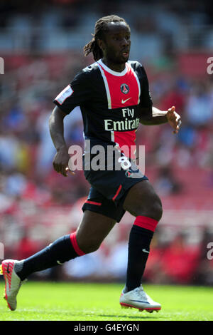 Soccer - Emirates Cup 2011 - Paris Saint Germain v New York Red Bulls - Emirates Stadium. Peguy Luyindula, Paris Saint Germain Stock Photo