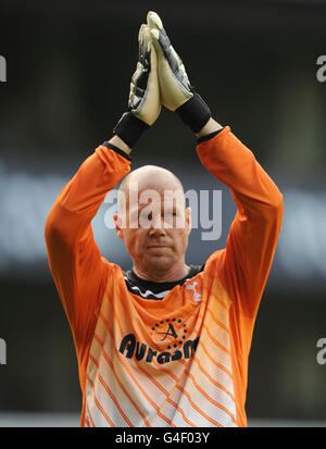 Soccer - Pre Season Friendly - Tottenham Hotspur v Athletic Club Bilbao - White Hart Lane. Tottenham Hotspur's goalkeeper Brad Friedel applauds the fans after victory over Athletic Club Bilbao. Stock Photo