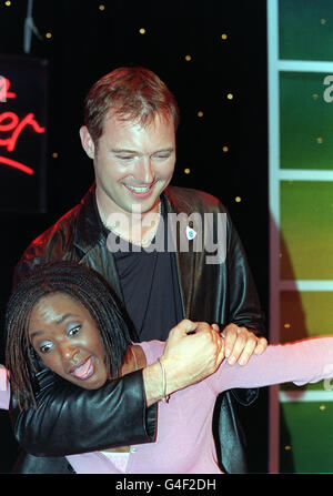 PA NES PHOTO 16/10/98 FORMER BLUE PETER PRESENTERS JOHN LESLIE AND DIANE LOUISE JORDAN IN LONDON TO CELBRATE THE 40TH ANNIVERSARY OFTHE BBC CHILDREN'S PROGRAMME. Stock Photo