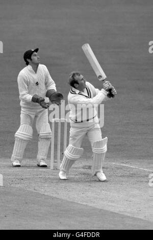 Cricket - County Championship 1970 - Kent v Warwickshire - Day One - Bat and Ball Ground, Gravesend Stock Photo