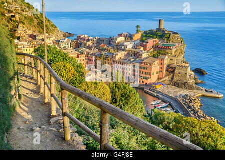 Cinque Terre - tourist hiking trail to Vernazza, Liguria, Italy Stock Photo