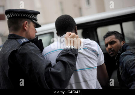 Metropolitan Police officers arrest a suspect after carrying out a raid on a property on the Churchill Gardens estate in Pimlico during Operation Woodstock, London. Stock Photo