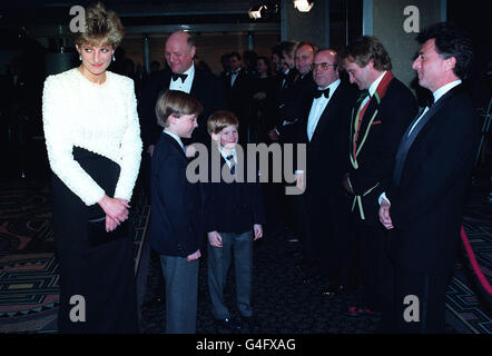 PA NEWS PHOTO 7/4/92 THE PRINCESS OF WALES AND HER TWO SONS, PRINCES WILLIAM (LEFT) AND HARRY, MEET SOME OF THE STARS OF STEVEN SPEILBERG'S LATEST FILM 'HOOK' AT THE ODEON, LEICESTER SQUARE. STARS ATTENDING THE ROYAL PREMIERE INCLUDED (FROM RIGHT) DUSTIN HOFFMAN, ROBIN WILLIAMS, BOB HOSKINS AND PHIL COLLINS. Stock Photo