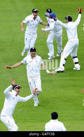 England celebrate their victory over India during the npower Test match at Edgbaston, Birmingham. Stock Photo