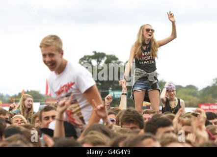 The crowd watches Seasick Steve performing on the Main Stage at the Reading Festival at Richfield Avenue in Reading. Stock Photo