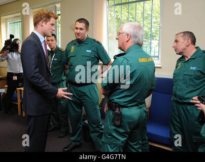 Prime Minister David Cameron (3rd left) visits a looted Lidl supermarket in  Salford Stock Photo - Alamy