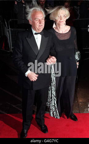 PA NEWS PHOTO 27/10/98  ACTOR JOHN THAW AND HIS WIFE SHEILA HANCOCK AT THE ROYAL ALBERT HALL IN LONDON FOR THE NATIONAL TELEVISION AWARDS. JOHN THAW WON THE AWARD FOR THE MOST POPULAR ACTOR  21/02/02: John Thaw (left) and co-star Dennis Waterman in the Thames TV's series - The Sweeney - who play Det. Inspector Jack Regan (Thaw) and his partner, Det. Sergeant George Carter.: Actor John Thaw, 60, star of Inspector Morse and The Sweeney, died at home this afternoon,  his family said. Stock Photo