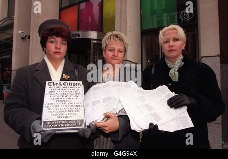 (l-r)Anne-Marie Davis, daughter of Fred West, Belinda Mott, Juanita Mott, and Gloucester MP, Tess Kingham outside Channel 5 HQ. They presented the company with a 5,000 signature petition to protest against plans for a TV series about the mass murderer Fred West. *8/1/2000 - Tess Kingham is resting in hospital after giving brith to twins, named Karl and Natashe at 4.40am on 7/1/2000 27/07/2001...The Gloucester MP was today 8.1.00 recovering in the Gloucester Royal Hospital after giving birth to twins. Mrs Kingham, 36, one of the original Blair Babes, gave birth at 4.40am on Friday to twins Stock Photo