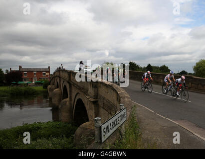 The peloton ride over Swarkstone bridge during stage four of the Women's Tour of Britain. PRESS ASSOCIATION Photo. Picture date: Saturday June 18, 2016. See PA story CYCLING Women. Photo credit should read: Simon Cooper/PA Wire Stock Photo