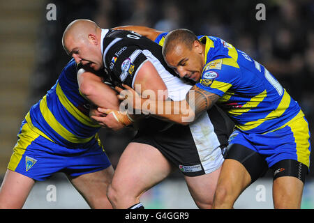 Rugby League - Engage Super League - Hull FC v Warrington Wolves - KC Stadium. Hull FC's Mark O'Meley is tackled by Warrington Wolves' Matty Blyth during the engage Super League match at the KC Stadium, Hull. Stock Photo