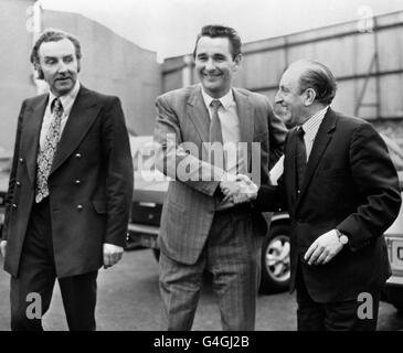 Brian Clough, centre, with Mike Bamber, left, Brighton's chairman and Harry Bloom, right, Brighton's Vice-Chairman, after the Third Division Club persuaded Clough to sign a long-term contract. Stock Photo