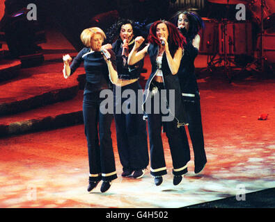 B*WITCHED - Irish Girl Pop Group In 1999 Stock Photo - Alamy