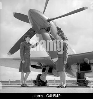 Corporal Janet Anderson (l) and Senior Aircraftwoman Brenda Wylie make sure this vintage Supermarine Spitfire Mk 19 will be shining at its best for the Battle of Britain Day at Biggin Hill, Kent Stock Photo