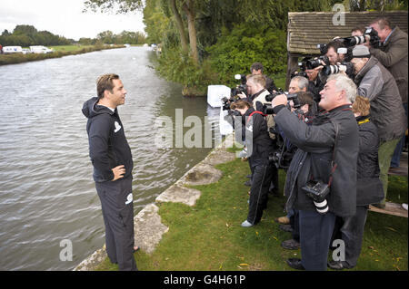 David Walliams stands in front of members of the media on the bank of the River Thames in Lechlade, Gloucestershire, before setting off on his attempt to swim the entire length of the River to raise money for Sport Relief. Stock Photo