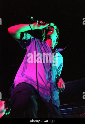 Tony Wright, lead singer with Terrorvision, on stage during the band's concert at Oxford Brookes University. Stock Photo