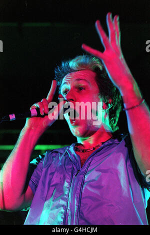 Tony Wright, lead singer with Terrorvision, on stage during the band's concert at Oxford Brookes University. Stock Photo