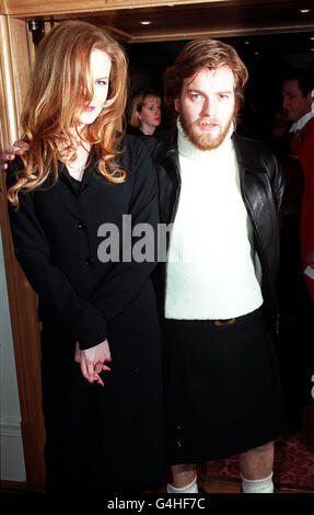 PA NEWS PHOTO 30/11/98 ACTRESS NICOLE KIDMAN AND ACTOR EWAN MCGREGOR AT THE SAVOY HOTEL IN LONDON, FOR THE EVENING STANDARD THEATRE AWARDS. Stock Photo