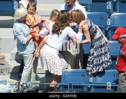 Roger Federer's wife Mirka, arrives with their twin daughters and greets Anna Wintour during day four of the US Open at Flushing Meadows, New York, USA. Stock Photo