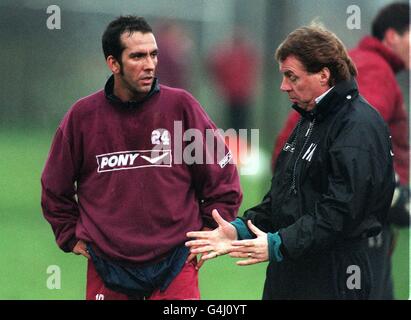 THIS PICTURE MAY ONLY BE USED WITHIN THE CONTEXT OF AN EDITORIAL FEATURE. West Ham Utd manager Harry Redknapp (r) talks to one of his latest signings, Paolo Di Canio, during a training session in Chadwell Heath, Essex. Stock Photo