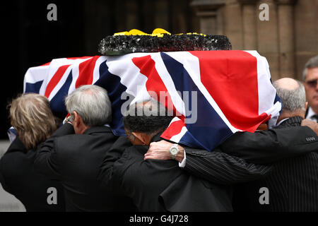 Former comrades carry the coffin of SAS hero John McAleese at his funeral service at Hereford Cathedral. Stock Photo