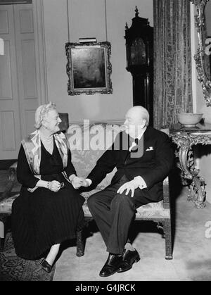 Politics - Sir Winston and Lady Churchill - 1955 Stock Photo