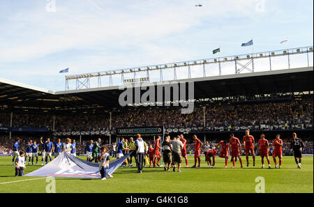 Soccer - Barclays Premier League - Everton v Liverpool - Goodison Park. Everton and Liverpool players line up before the game. Stock Photo