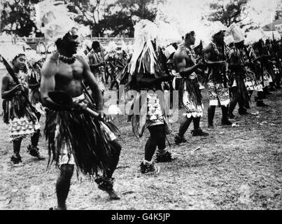 **Scanned low-res from contact** Tongan warriors and dancers at the welcoming ceremony for the Queen and the Duke of Edinburgh Stock Photo