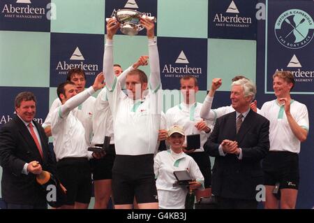 Cambridge celebrate win/trophy Stock Photo