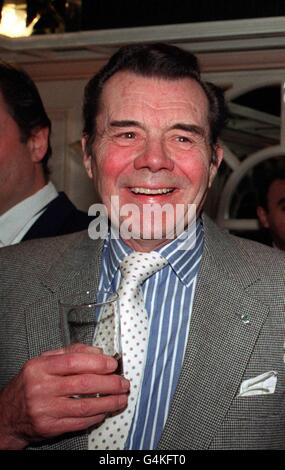 Actor Dirk Bogarde enjoying a drink with showbiz friends. The famous star of countless classic films died 8th May 1999, aged 78. Stock Photo