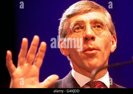 British Home Secretary Jack Straw addresses the Police Federation Annual Conference, at the Winter Gardens in Blackpool. Stock Photo