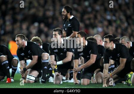 Rugby Union - Rugby World Cup 2011 - Final - France v New Zealand - Eden Park. New Zealand All Blacks perform the Haka before the start of the match Stock Photo