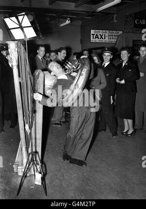 Norman Wisdom at London Airport after arriving back from New York after scoring an success on American Television. Stock Photo