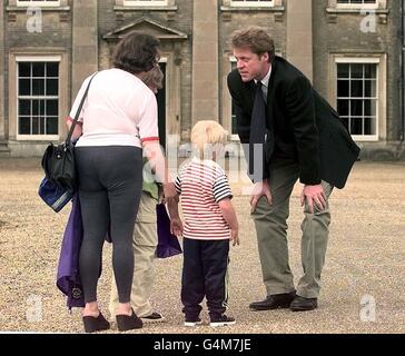 Althorp Diana exhibition Earl Spencer Talks With Vistiors At The althorp-diana-exhibition-earl-spencer-talks-with-vistiors-at-the