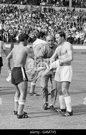Soccer - World Cup England 1966 - Quarter Final - England v Argentina - Wembley Stadium Stock Photo