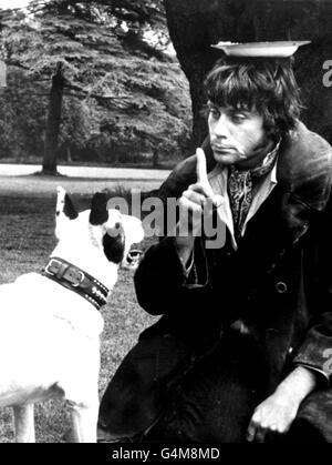 Born on this day in 1938, british actor and hell-raiser extrodinary, Oliver reed A 1967 filer of actor Oliver Reed during a break in filming of Lionel Bart's 'Oliver.' The 61-year-old actor died today(Sunday) in Malta after being taken ill in a bar in Valletta. In 'Oliver' Reed played the role of Bill Sikes. Stock Photo