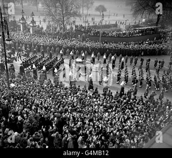 Enormous crowds watch the coffin of King George VI passes Marble Arch and turns into Egdware Road in London, on the last stage of the procession to Paddington Station. Stock Photo