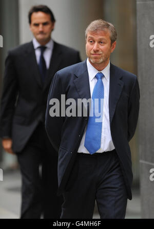 Chelsea FC owner Roman Abramovich leaves the Royal Courts of Justice, in central London where he is giving evidence in his battle with exiled Russian oligarch Boris Berezovsky. Stock Photo